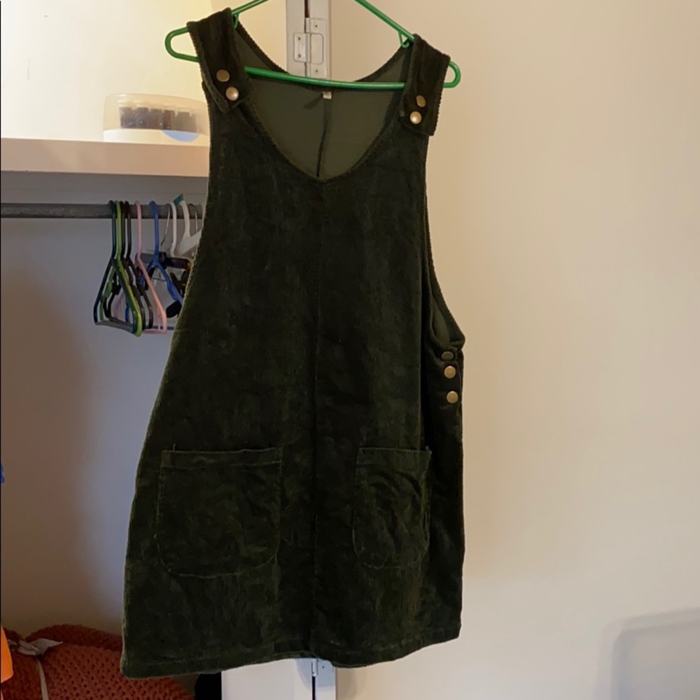 Women’s rules and cru green corduroy jumper